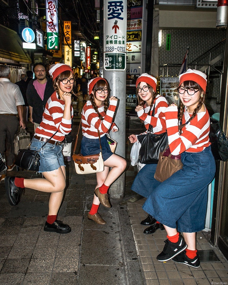 Waldo's beautiful sisters, Nakano 5-chome, Tokyo 2015